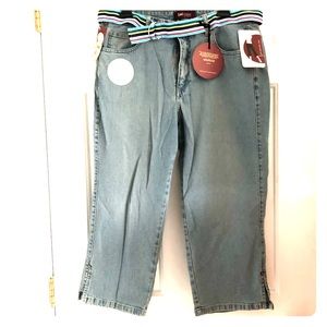 Super cute denim capris NWT Lee 14M so flattering!